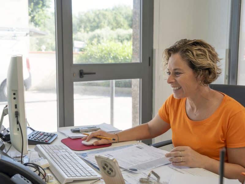 Prime d'intéressement 2026 fonctionnement, — Schéma illustrant le fonctionnement de la prime d'intéressement en entreprise avec les plafonds 2026 et les avantages fiscaux pour employeurs et salariés